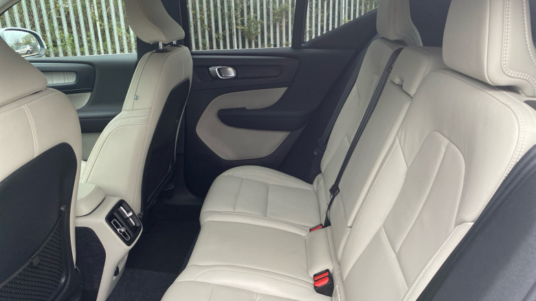 Volvo Xc40 2.0 T4 Inscription 5dr Geartronic Petrol Estate